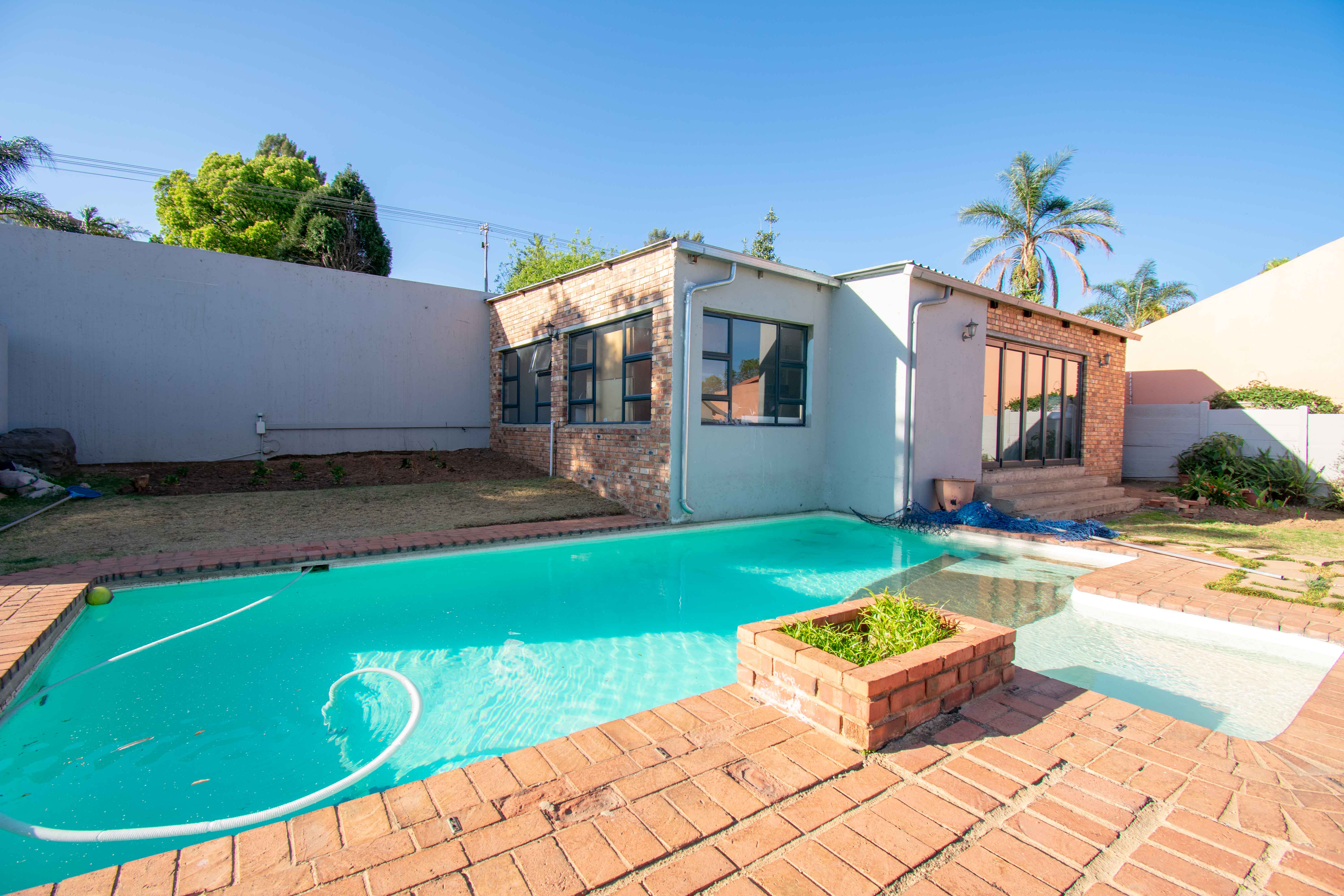 Property Ref No: 25052i.jpg
