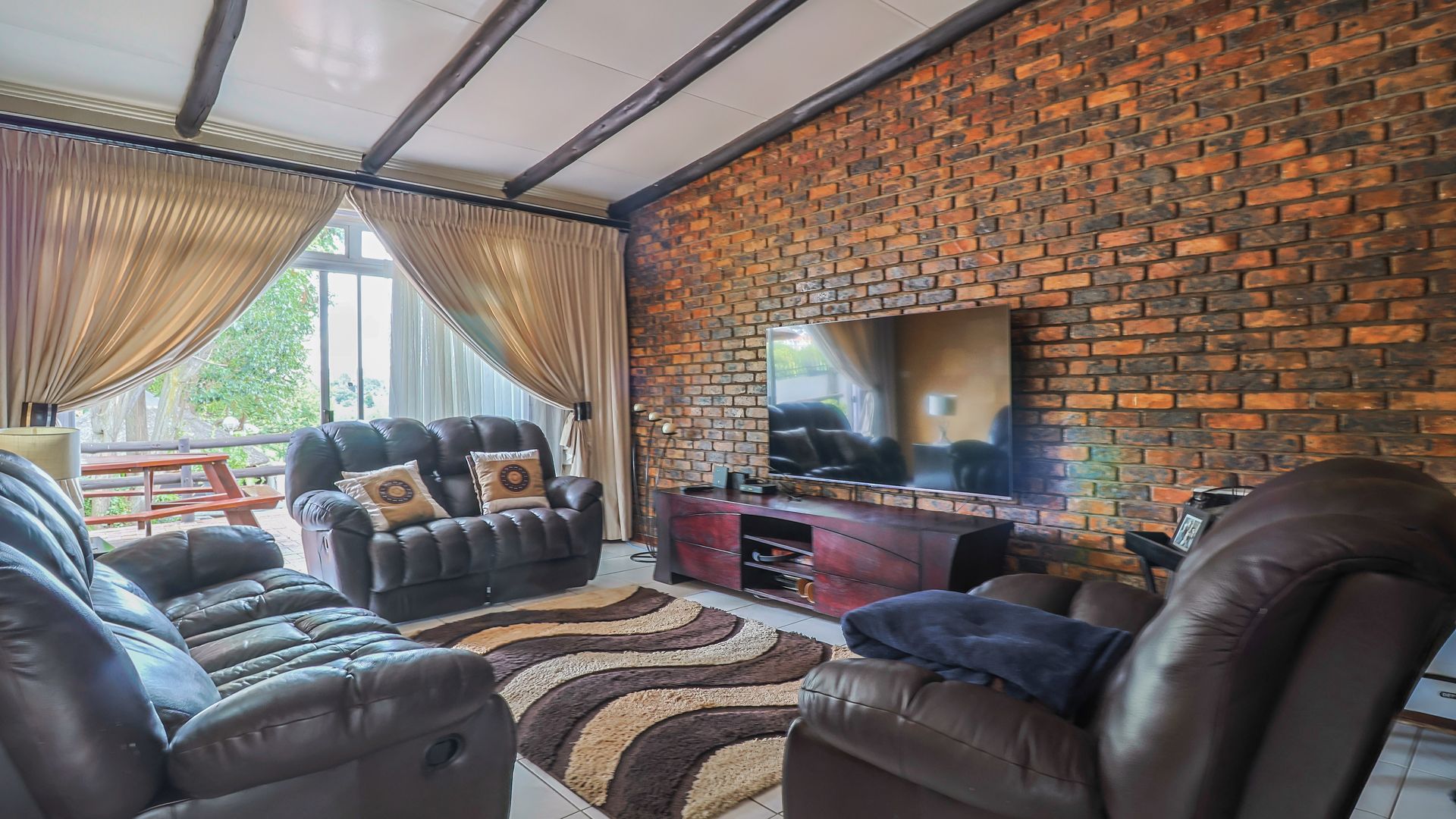 Property Ref No: 25143c.jpg