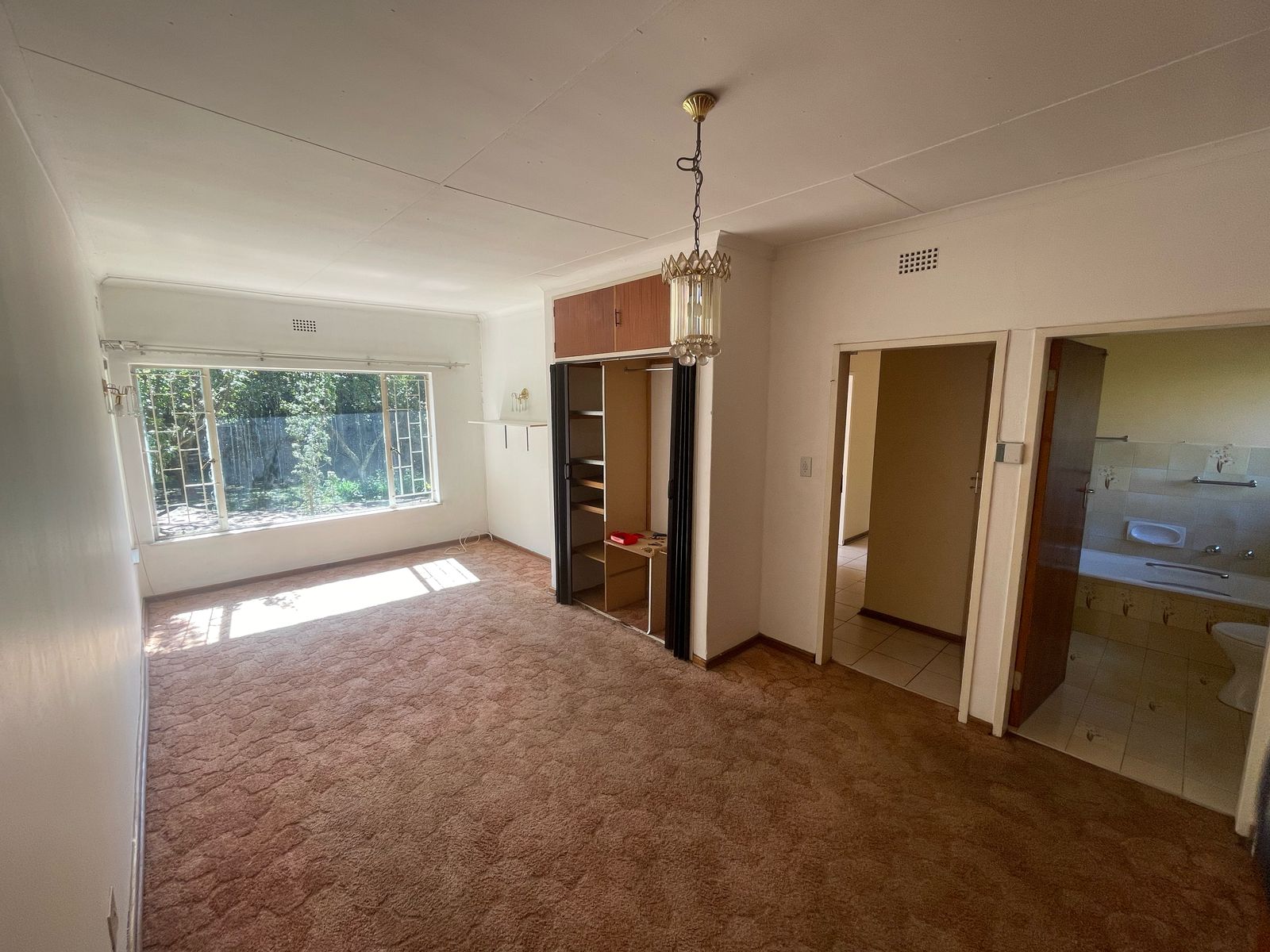 Property Ref No: 25384d.jpg