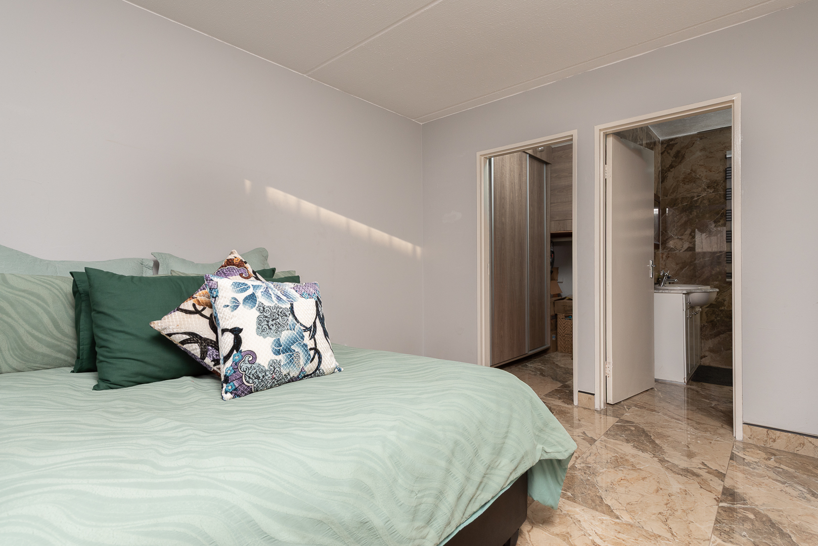 Property Ref No: 25533f.jpg