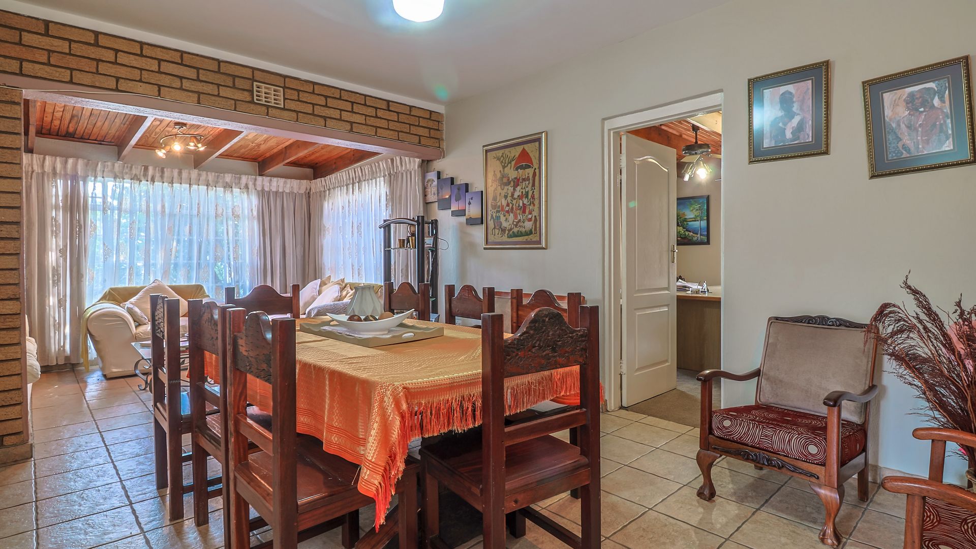 Property Ref No: 25684c.jpg