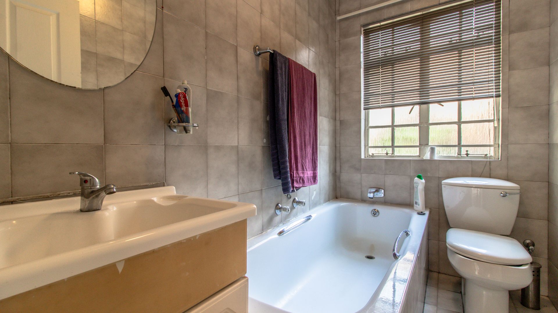 Property Ref No: 25684i.jpg